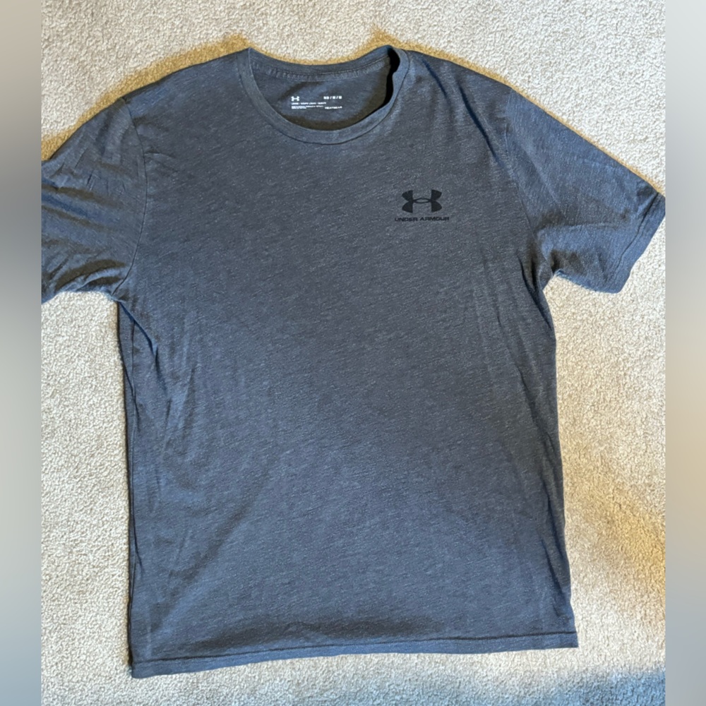 Men’s Under Armour tee